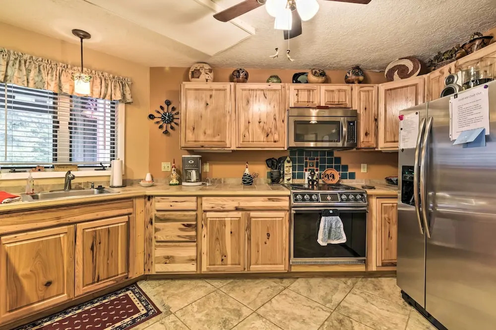 Mountain-view Angel Fire Condo: Walk to Skiing