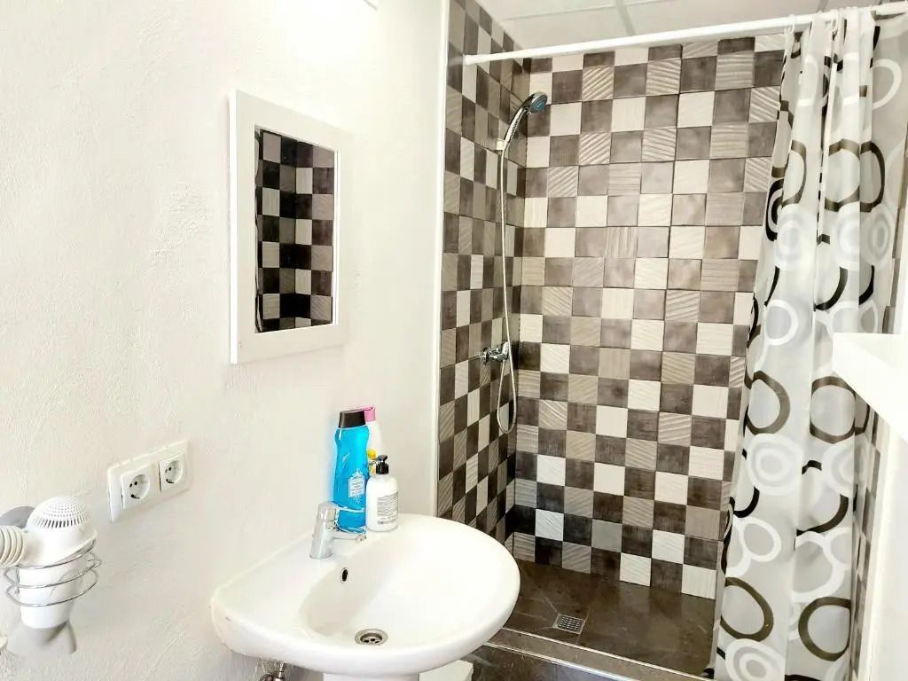 Gloria Host House