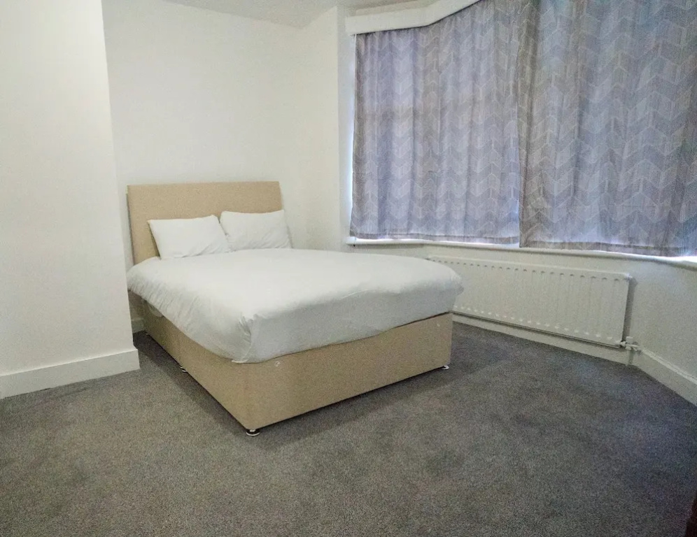 Gatwick Birchwood Lodge