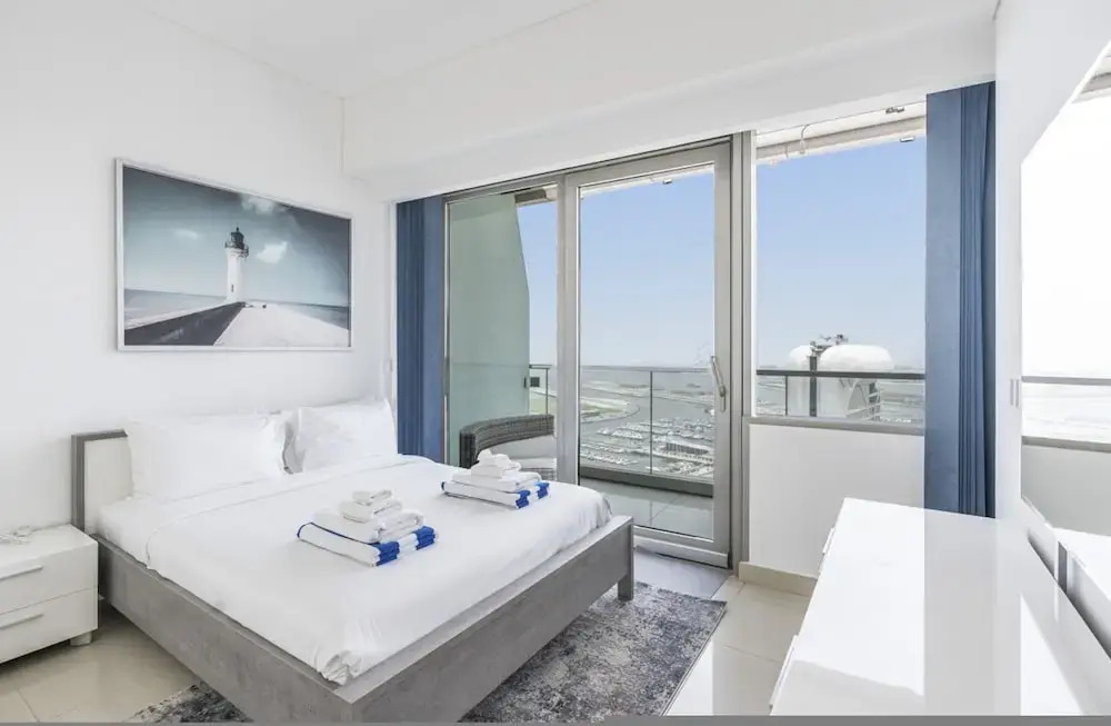 Luxury at Ocean Heights Views Dubai Marina 4 Beds Sleeps 8