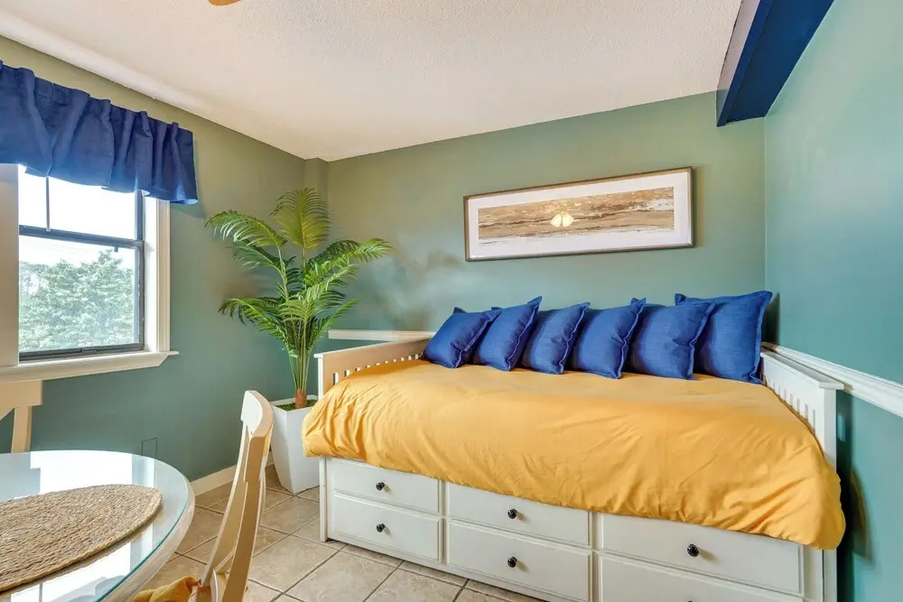 Charming Panama City Studio w/ Community Pool!