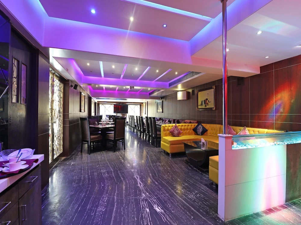 Capital O 3194 Hotel Dayal International
