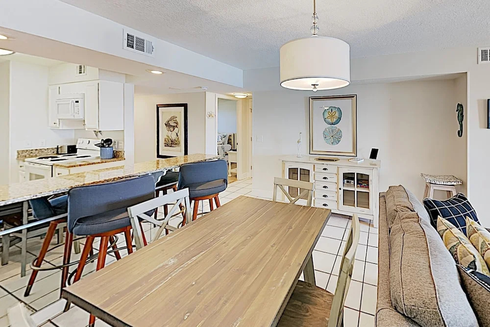 Walk Everywhere! Charming Gulf-view W/ Pool 2 Bedroom Condo