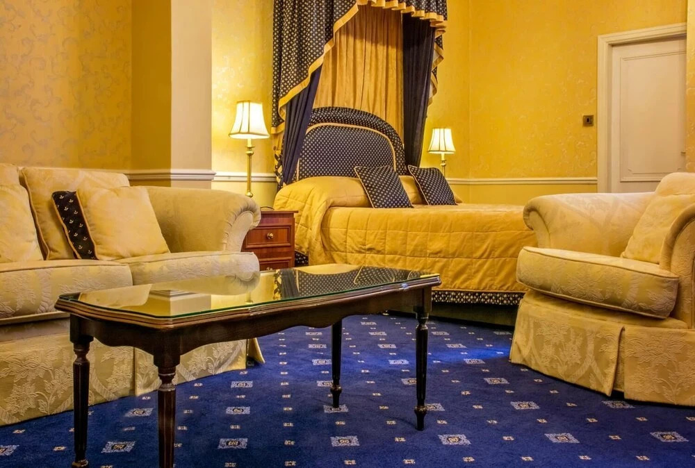 Revelstoke Hotel