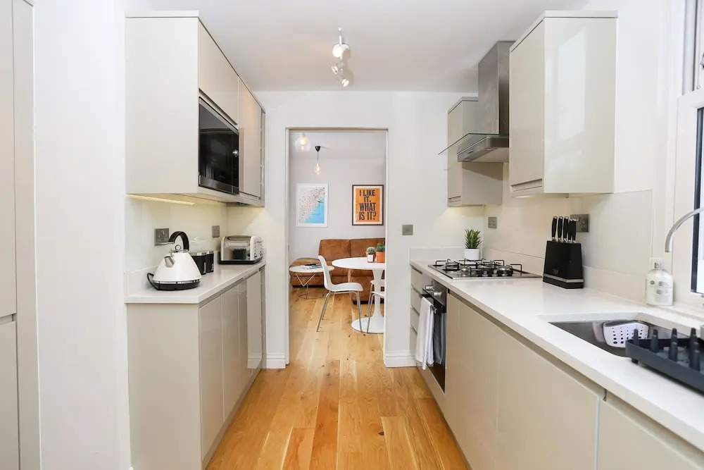 1 Bedroom Flat with Terrace in South West London