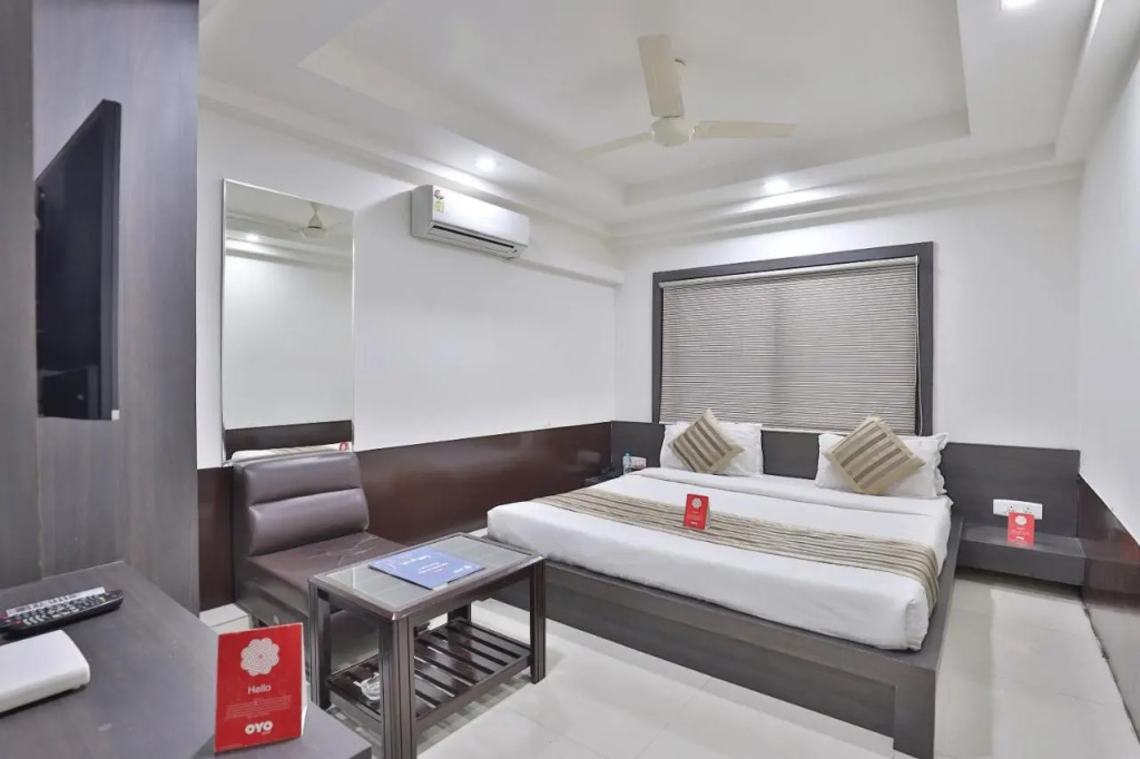Hotel Nova Cross Road