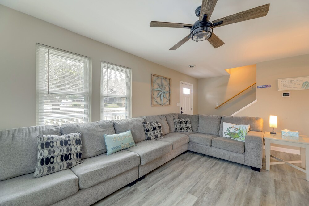 Luxe 'cozy Crab Shack' w/ Porch in Indian Beach!