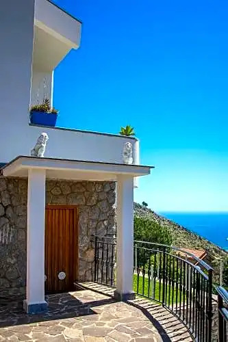 Villa vista mare con piscina privata a Mondello