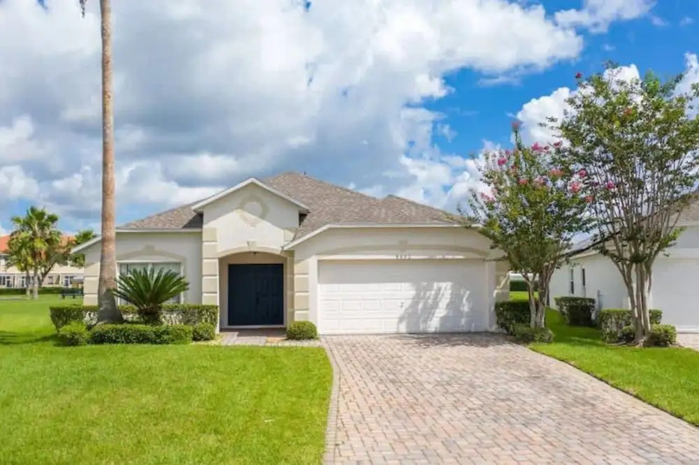 Spacious 4 bed 3 Bath Pool Home