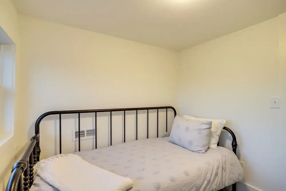 Indiana Vacation Rental - Walk to Syracuse Lake
