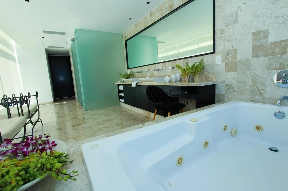 Luxury Apartment in Marina Vallarta-garden