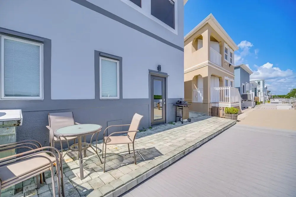 Beach Access & Resort Amenities: Jensen Beach Home