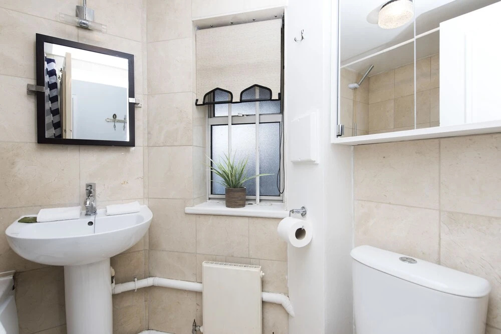 Stylish and Quirky 2BR Maisonette in Fulham