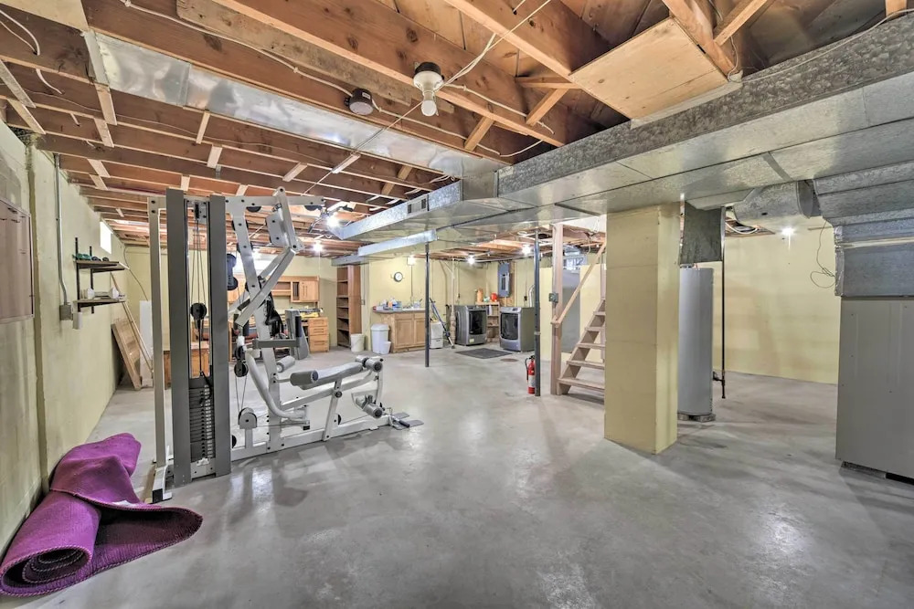 Pet-friendly Retreat ~ 1 Mi to St Louis River!