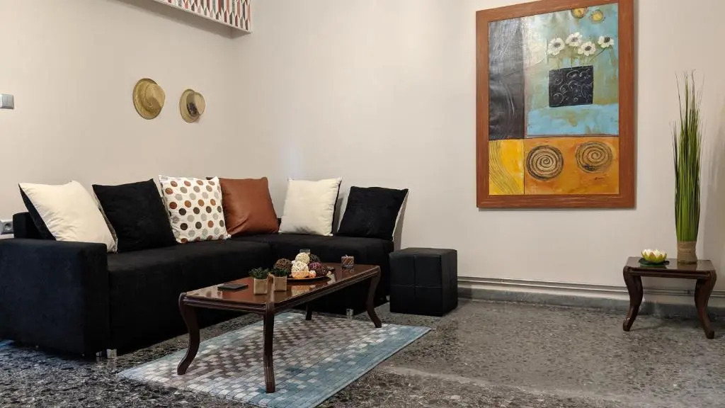 73sq Apt near Athens and Piraeus port with backyard