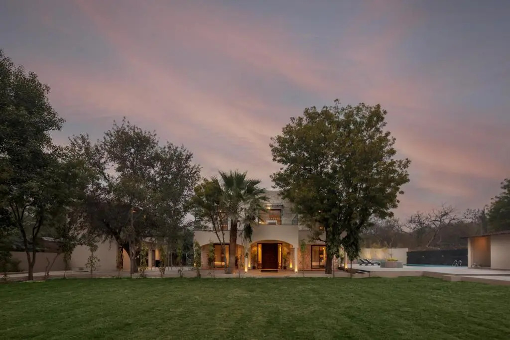 SaffronStays Pristine Manor - 8-BR Udaipur villa with private pool, garden, and event space near Fateh Sagar Lake
