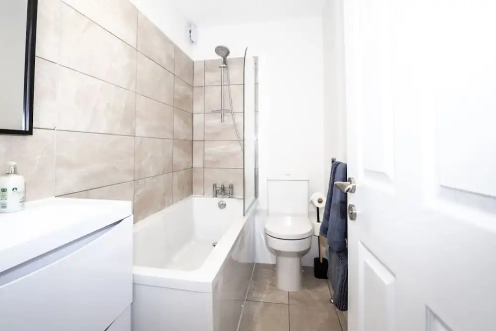 Coastal Charm 1BR Flat Near the Sea Street Parking