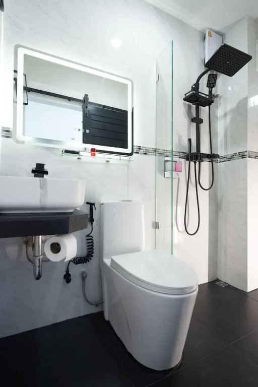 Thonglor Suites Hotel