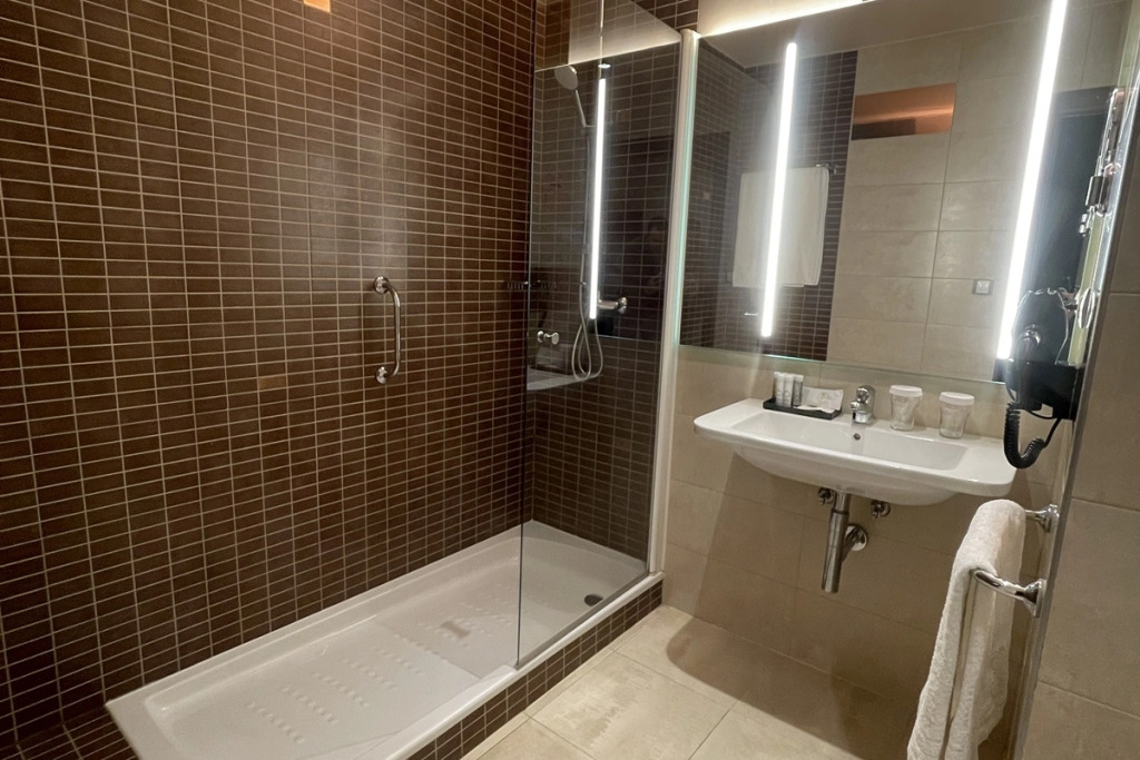 ON ALETA ROOM designed for adults