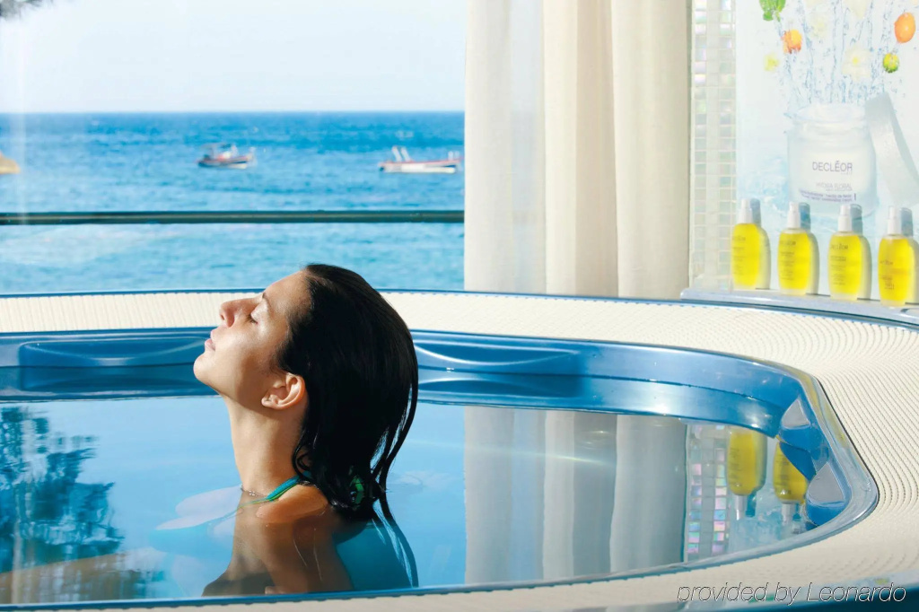 Курортный отель La Plage Resort