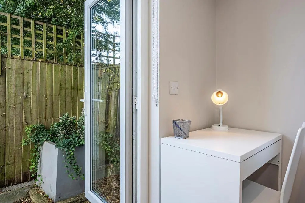 South Woodford 2 Bed En-Suite House
