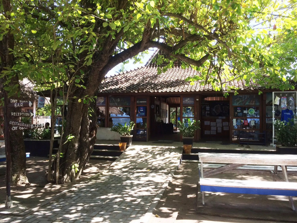 Oceans 5 Dive Resort