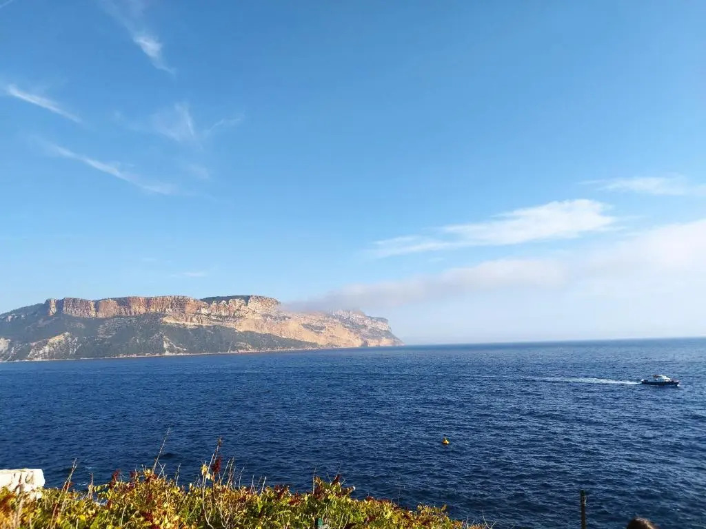 Mon petit Paradis, Cassis centre Apt 90 m2, 200 m Mer, terr plein sud, clim park privé