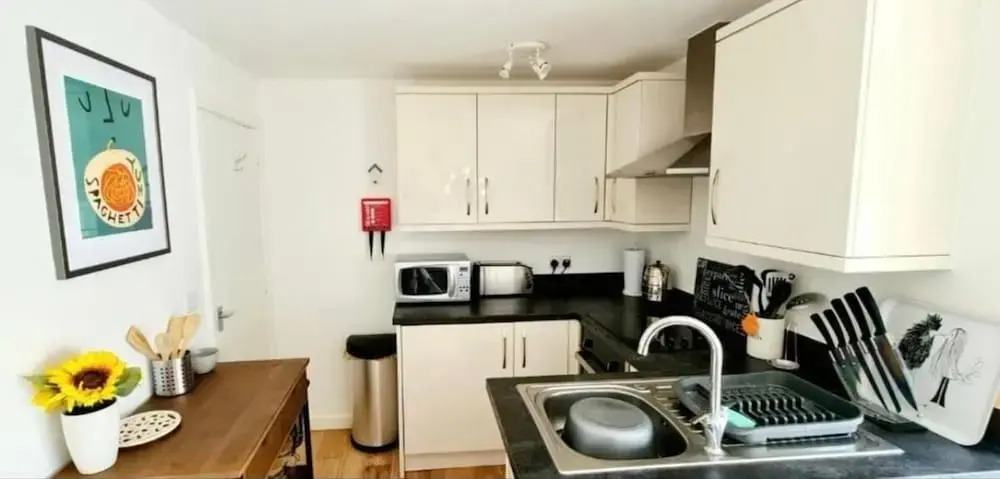 2bdr- sea Breeze - Family Friendly- Parking-int