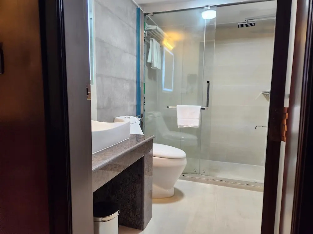Paragon Hotel & Resort