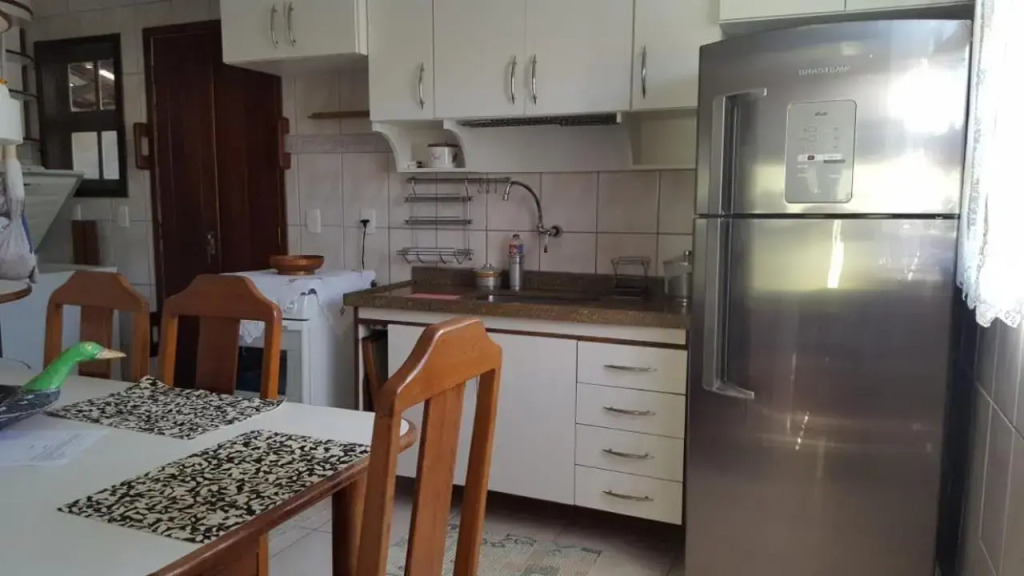 Casa Banho de Mar à 1 quadra da praia com Piscina, Wi-Fi e Ar condicionado