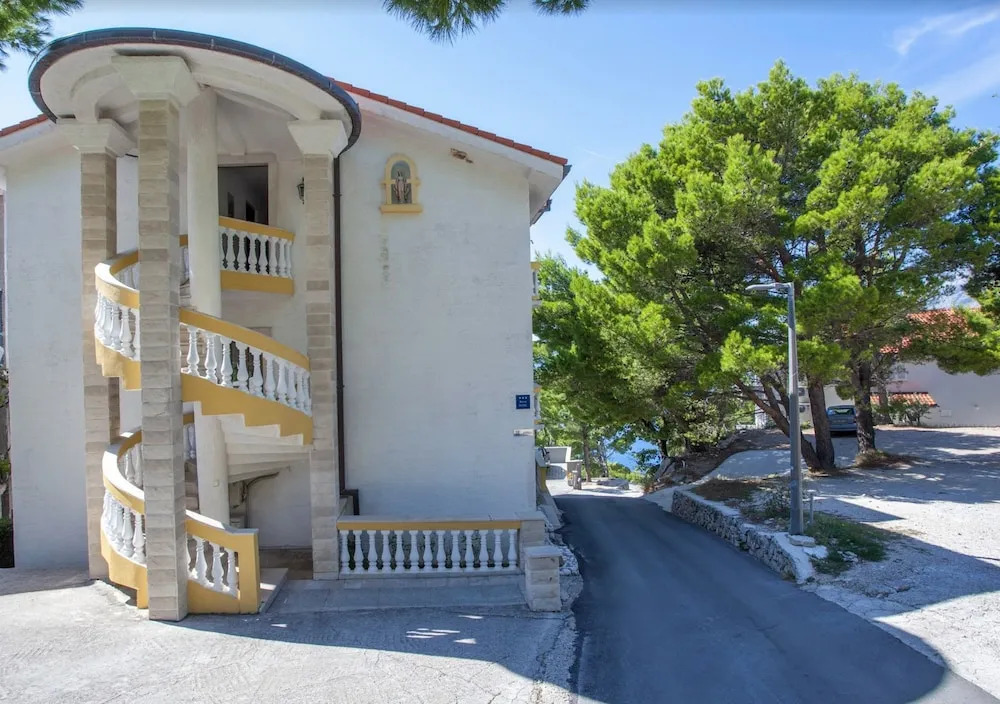 Apartments Beach Side Brela