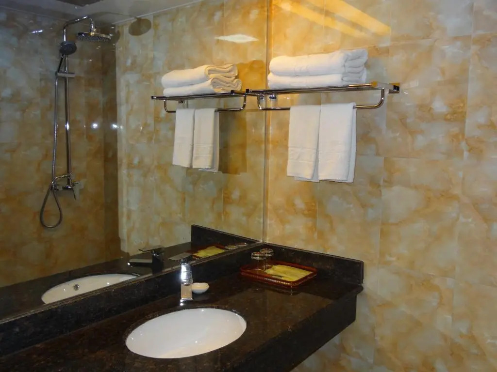 Huilong Tower Hotel