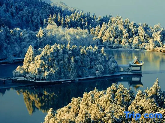 Jiutian Yunwu Mountain Villa