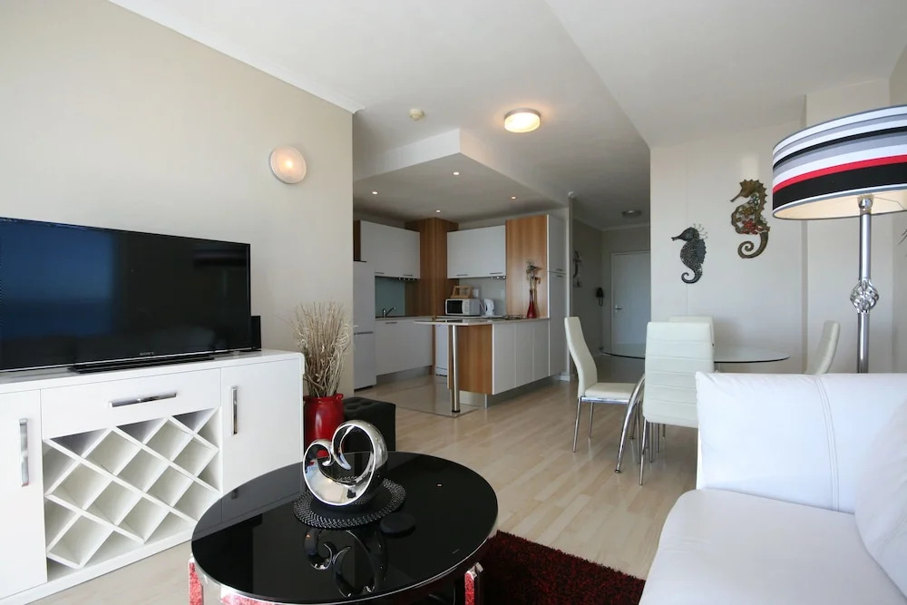 Horizon Bay 1206 by CTHA