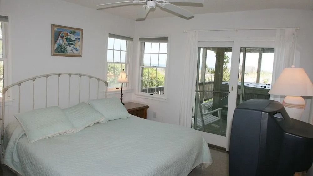 Cutty Sark - 6 Br home by RedAwning