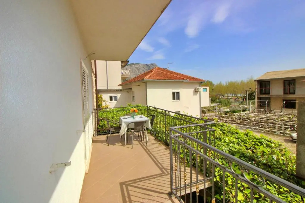 Apartments Iko