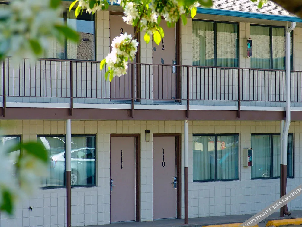 Quad City Inn