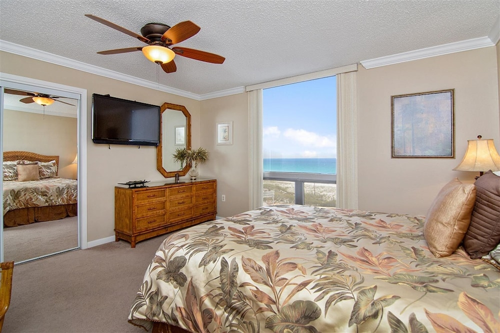 Shoreline Towers 1056 3 Bedroom Condo