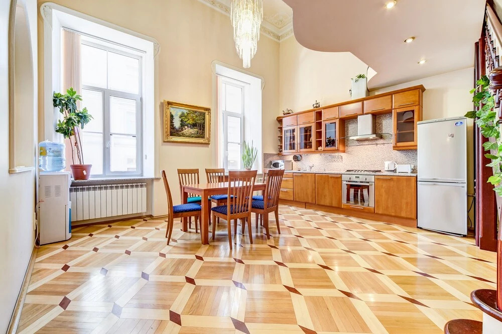Home4day Spacious Apartment by the Hermitage