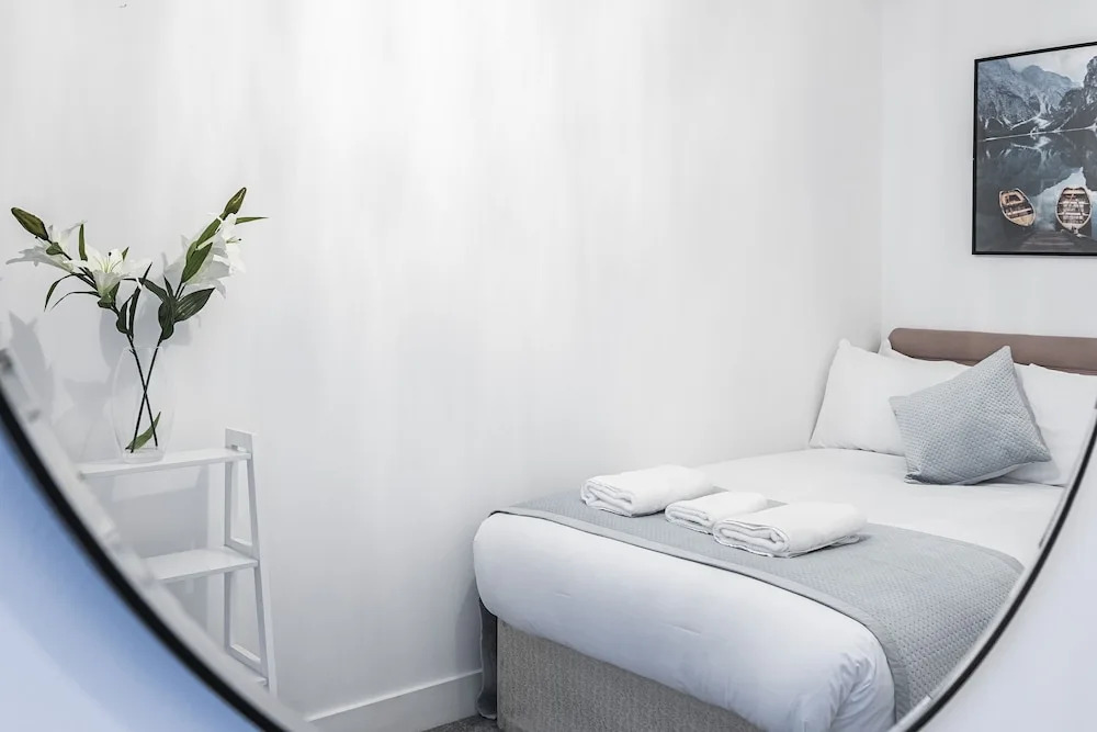 Leonard Street Apartment by Flexystays