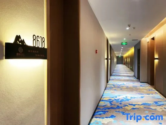 Yunjing Hotel (Luohe Shabei Dennis Convention and Exhibition Center)