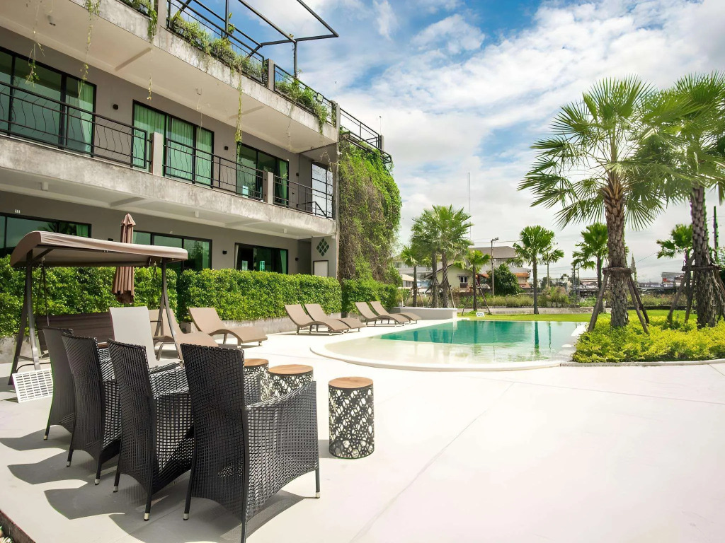 The River Palm Resort