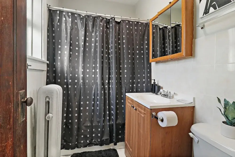 1BR Airy Apt- Barry 2
