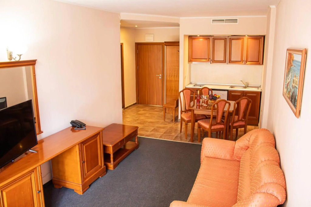 Estreya Residence Hotel