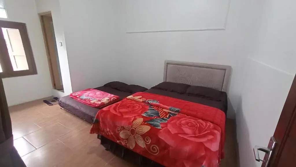 DIENG GHUZY HOUSE syariah family room 3 kamar