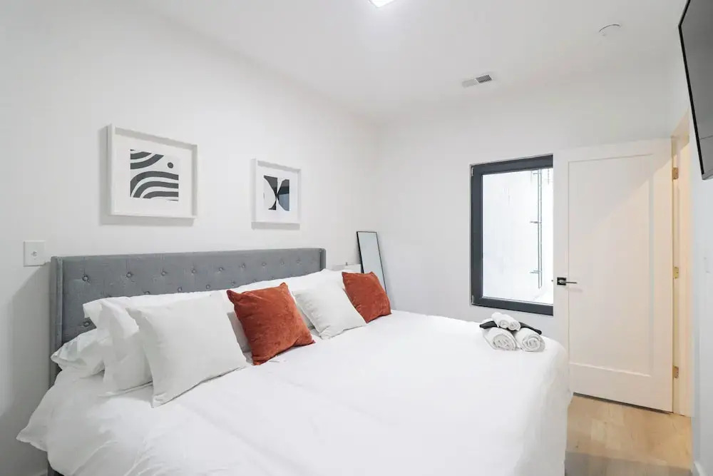 Unit 3 One BR With Queen  Sofa and  Bed