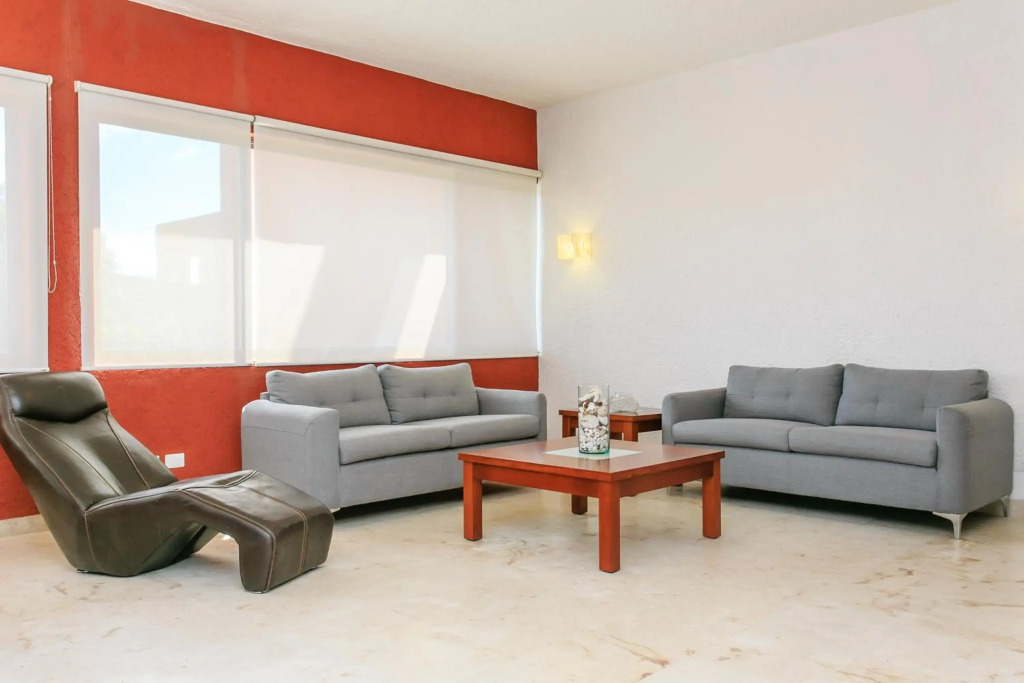 Colorful PH with private rooftop & pool in Playacar!