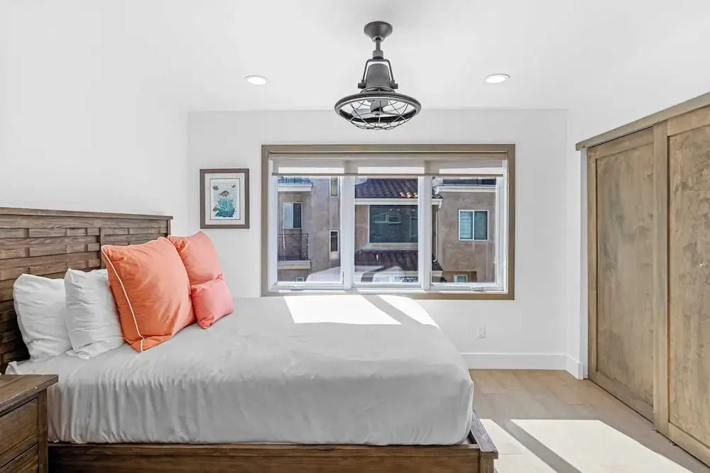 200 East Balboa Oceanview Rooftop Steps to Sand, Pier, Boardwalk & Dining
