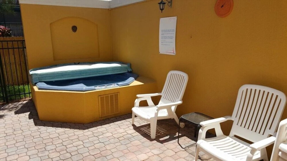3br, 2.5ba T/ W/ Al Fresco Patio Dining 3 Bedroom Townhouse