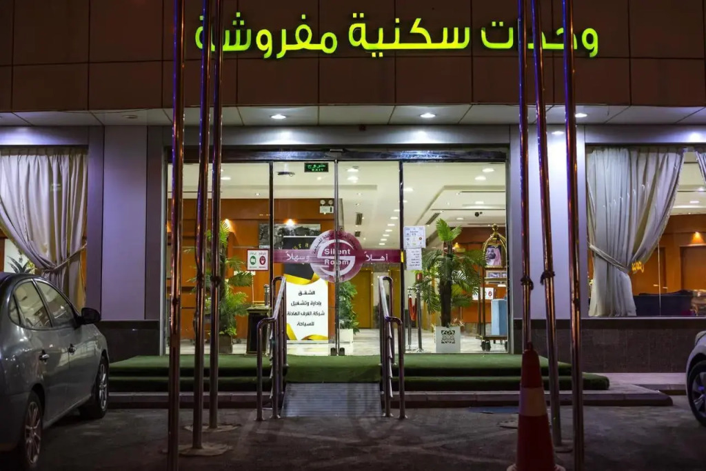 Silent Room Hotel by OYO Rooms